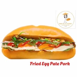 Bánh mì trứng salad pate heo